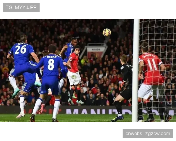 英超比赛因球迷冲入场地抗议俱乐部所有者而中断15分钟